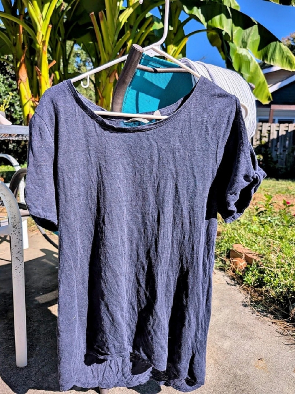 Navy blue Athleta linen short sleeve shirt with keyhole sleeves